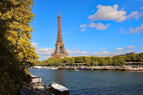 paris weather blue.